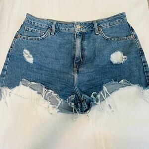 NWOT Forever 21 Womens Denim Shorts Distressed, Size 31 Waist